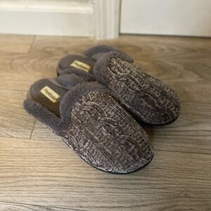 DEARFOAMS Cozy Comfort Gray Slippers